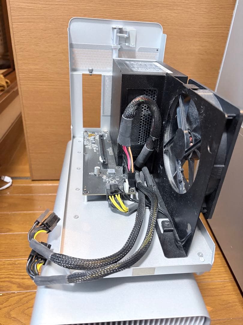 Razer Core X Mercury White 外付けGPUボックス