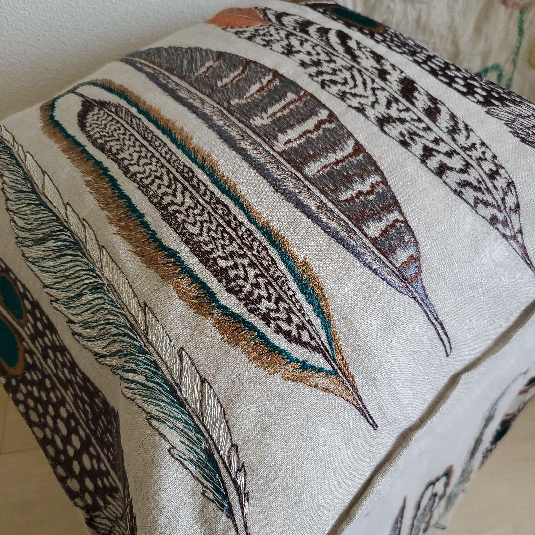 専用ページ　ハンドメイド❁ コーラル&タスク　Feathersクッションカバー