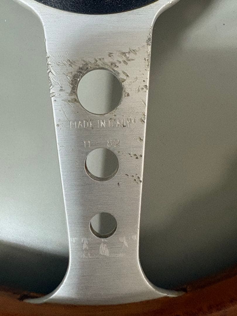 【値下げ】MOMO イタリア製　ウッドステアリング￼ボス付