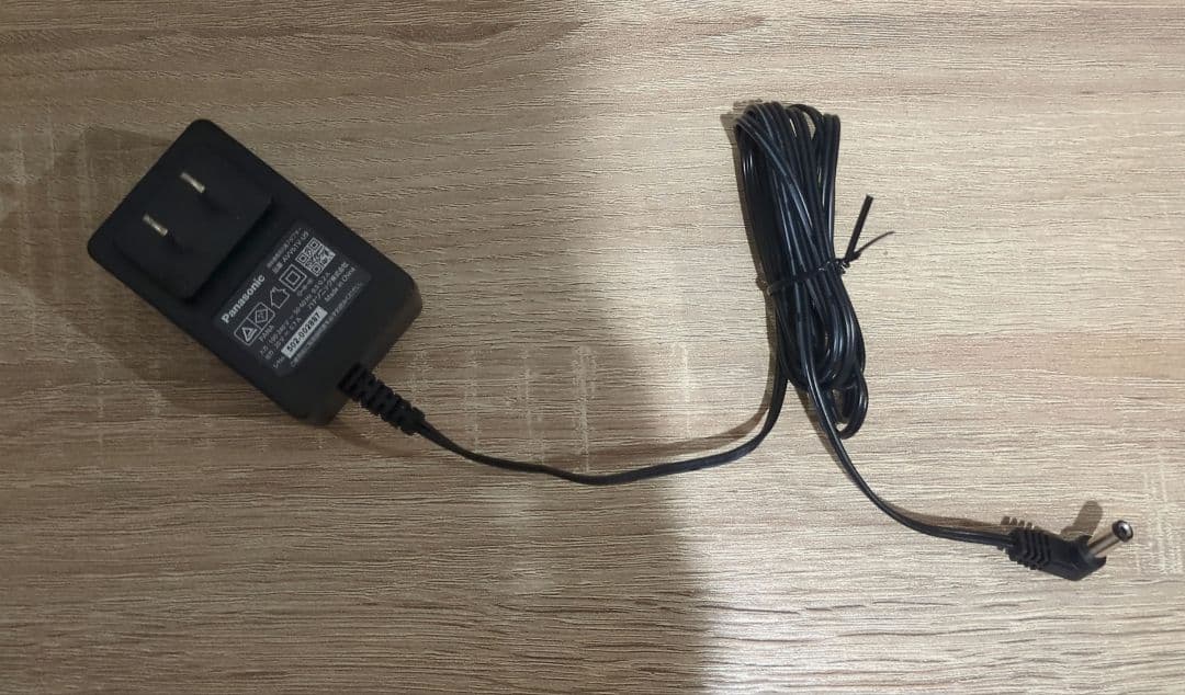 パナソニック サイクロン充電式掃除機 MC-SBV01-W 2025年製