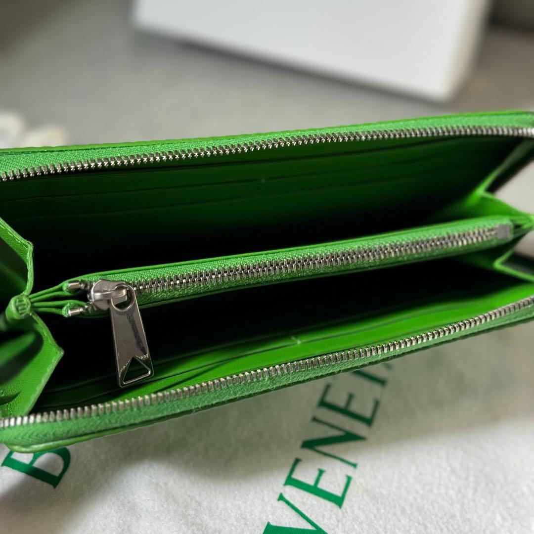 ボッテガ ヴェネタ デボスイントレチャート ラウンドファスナー 長財布 グリーン