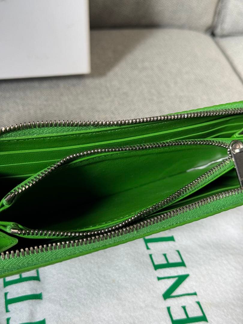 ボッテガ ヴェネタ デボスイントレチャート ラウンドファスナー 長財布 グリーン