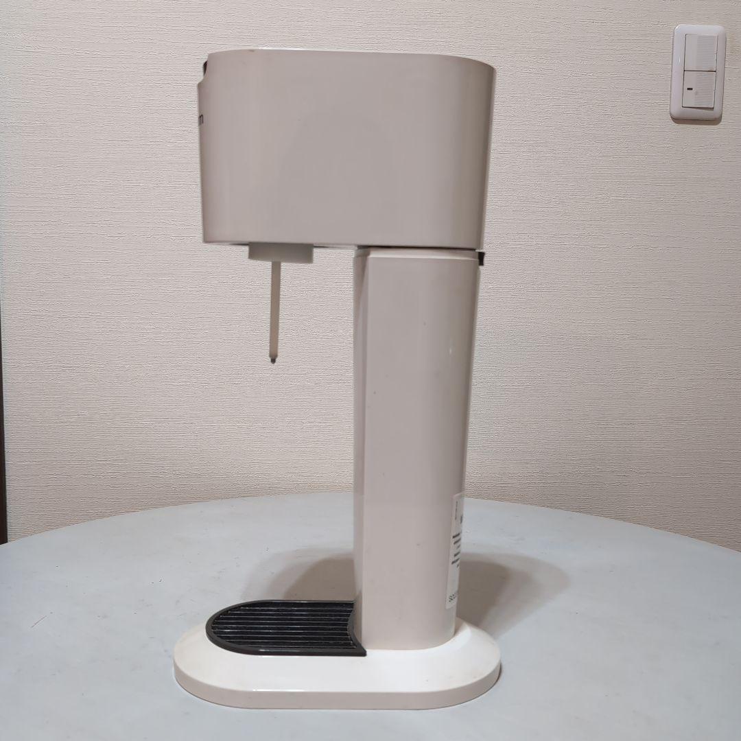 sodastream 卓上炭酸水メーカー　 60L新品ボンベ2本　ボトル2本付き