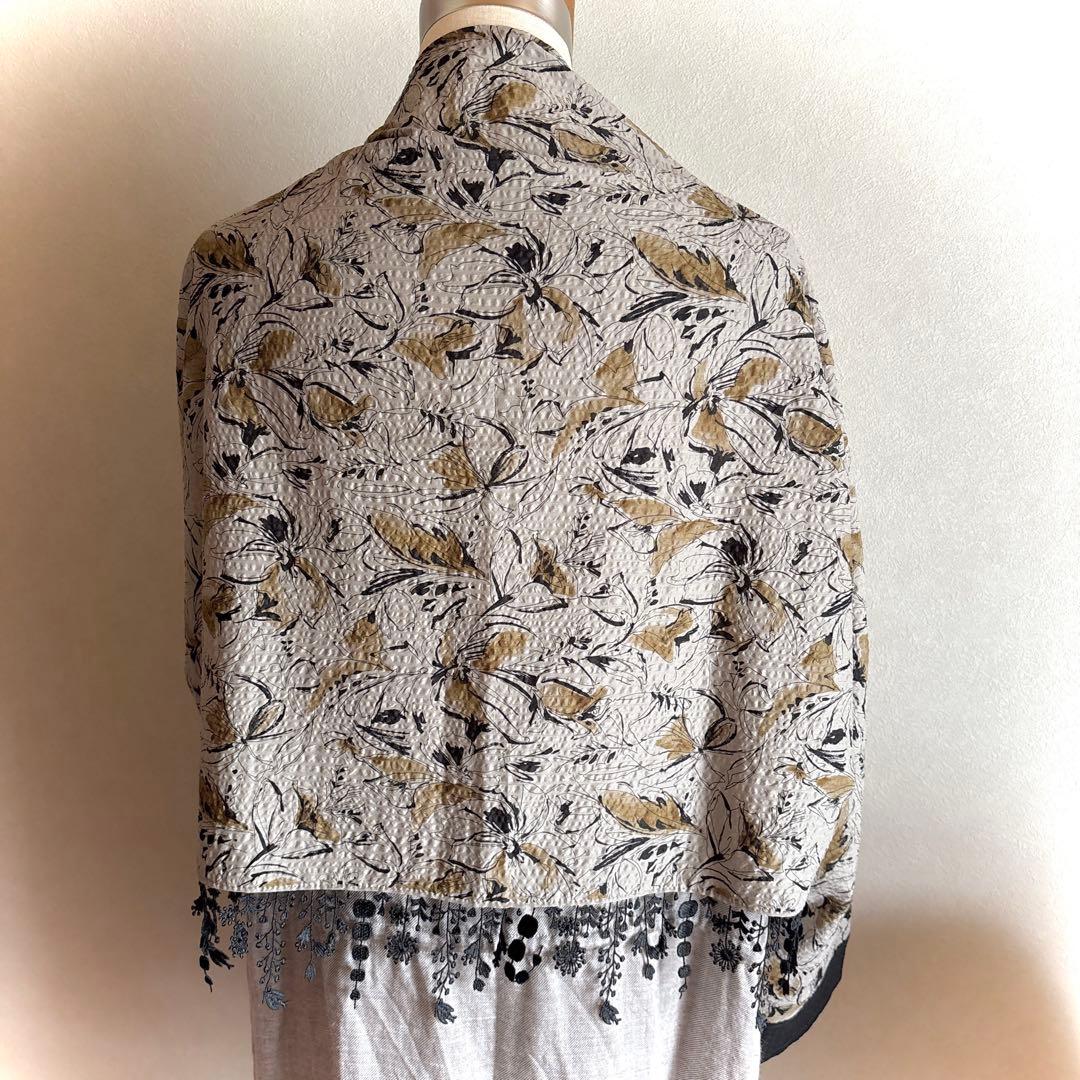 ワンちゃん☆ ミナペルホネンanemoneブローチとサークルレースストール