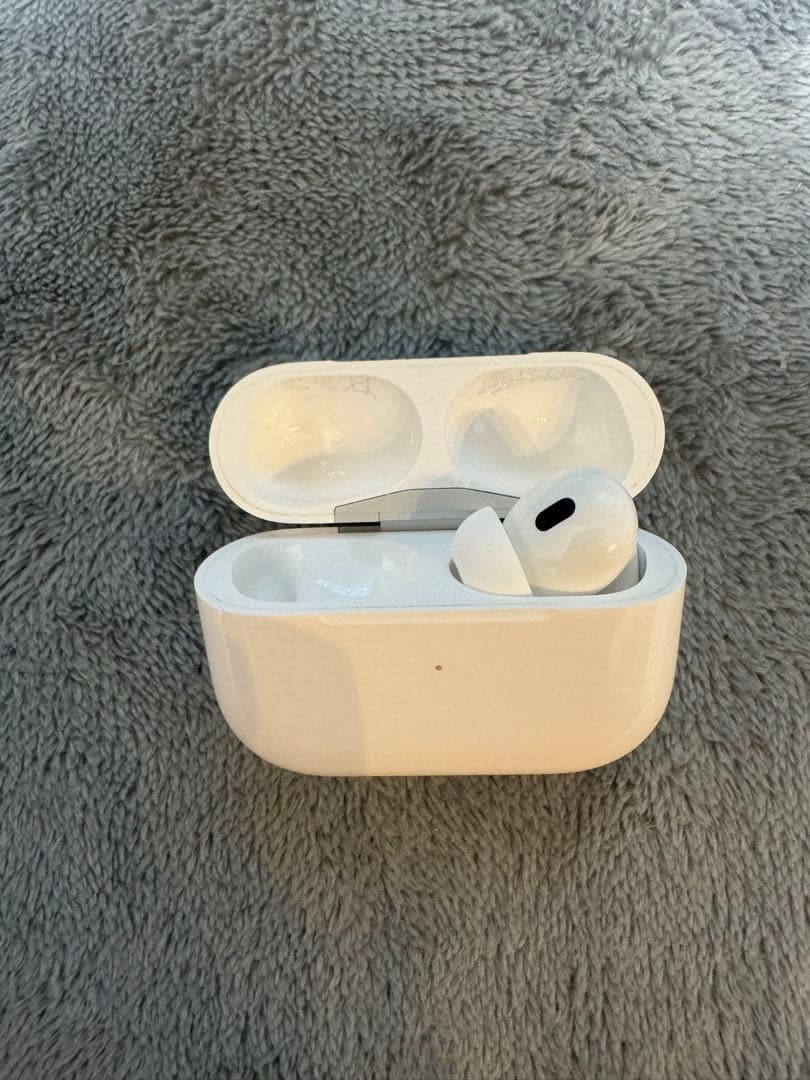 AirPods Pro 第2世代【Lightning】右耳＋充電ケース