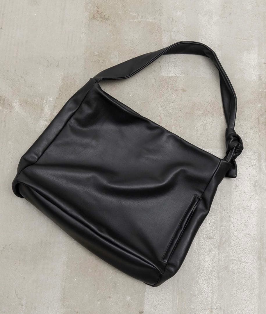 MAISON SPECIAL メゾンスペシャル レザーショルダーバッグ