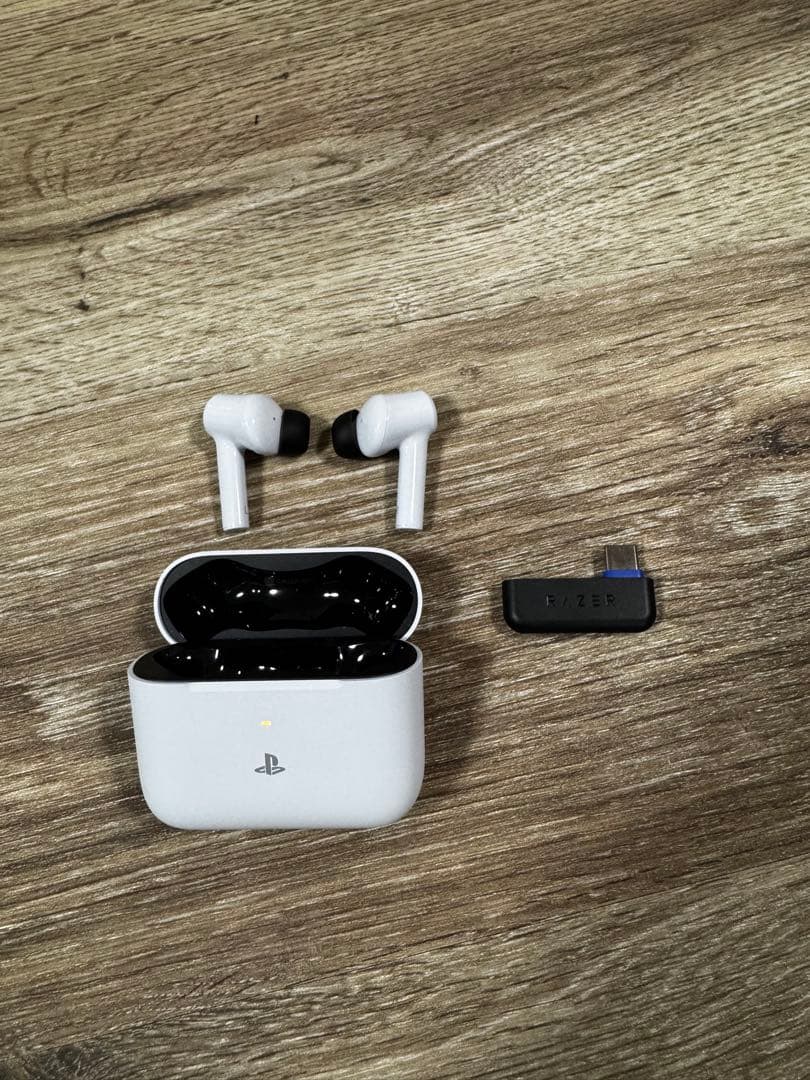 PlayStation公認Razer ワイヤレスイヤホン 充電ケース付き