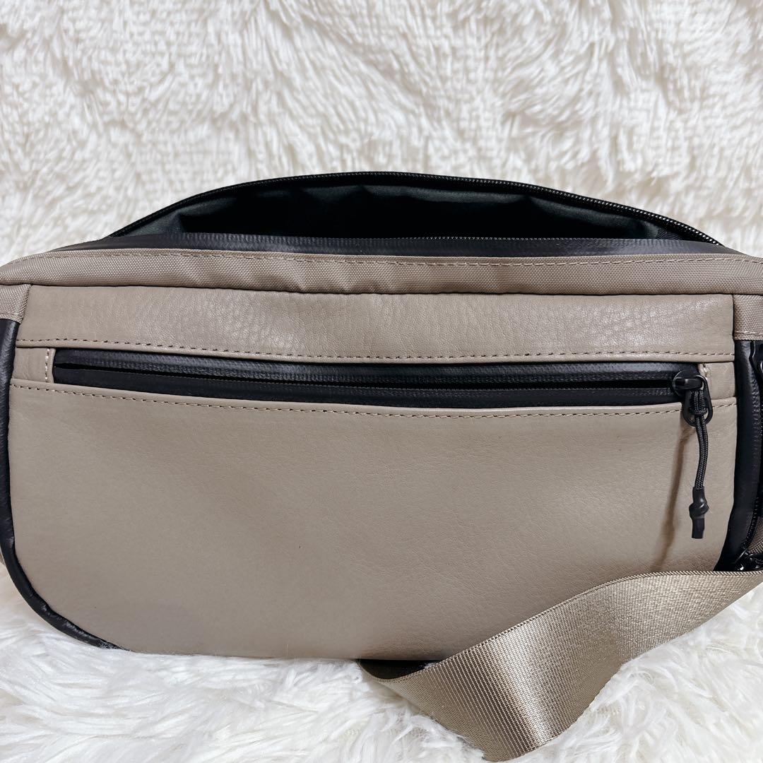 イアパピヨネ　ボディバッグ　ベージュ　即日発送