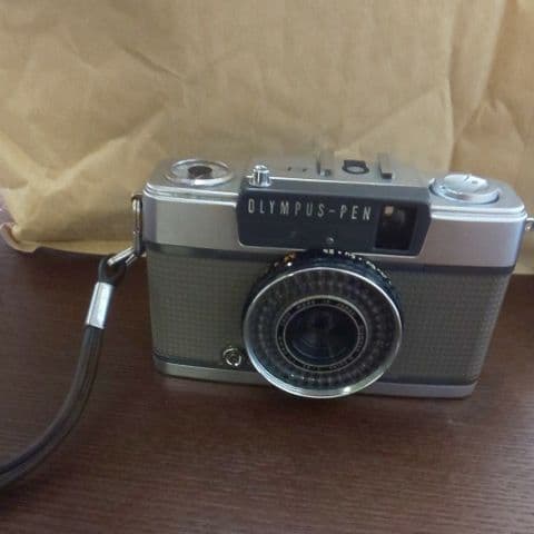 OLYMPUS PEN フィルムカメラ　EE-2