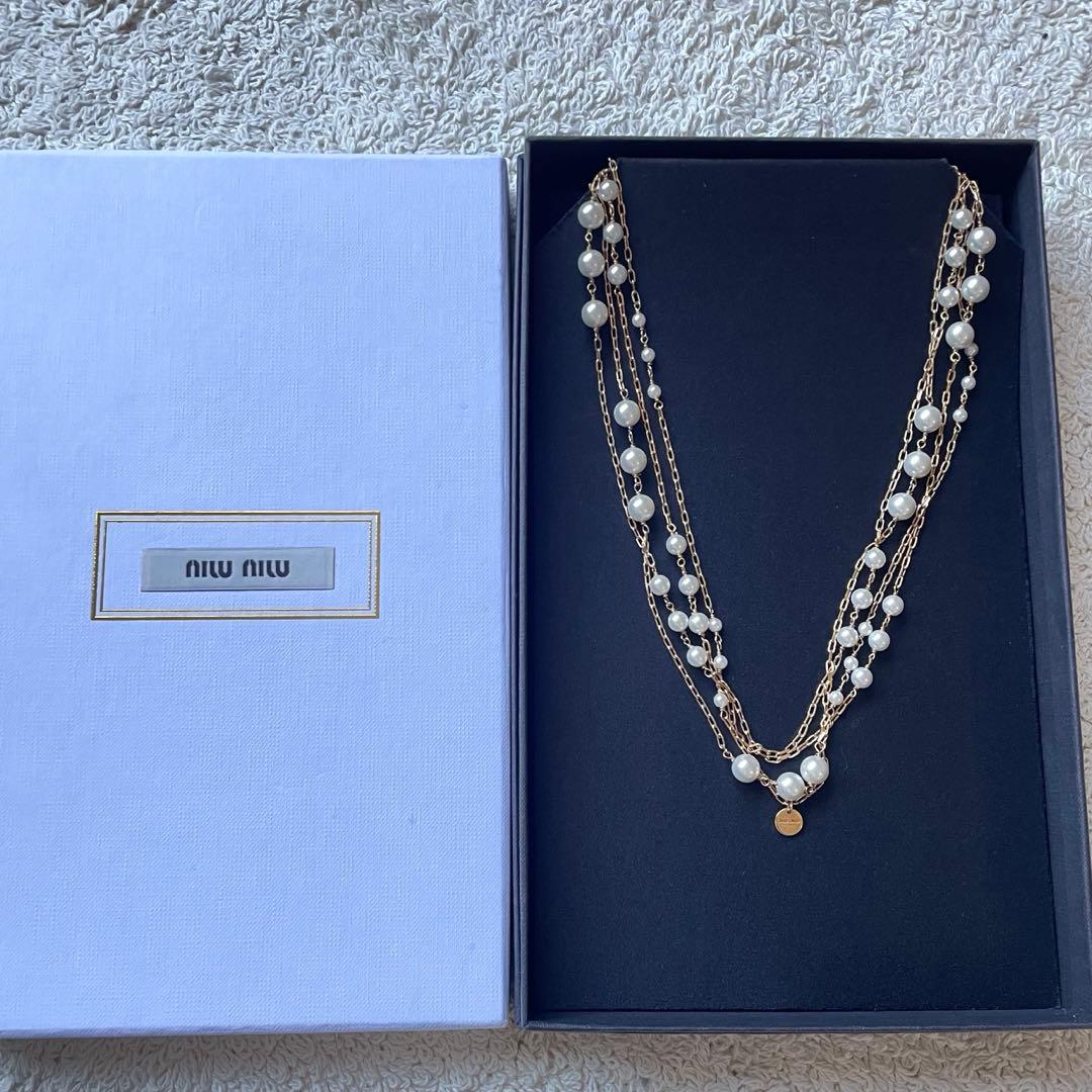 長さ調整可 miumiu ミュウミュウ パール ロングネックレス ロゴチャーム