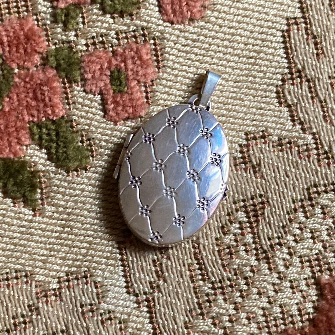 ヨーロッパヴィンテージ◎ロケットチャーム 花模様 ペンダントトップ