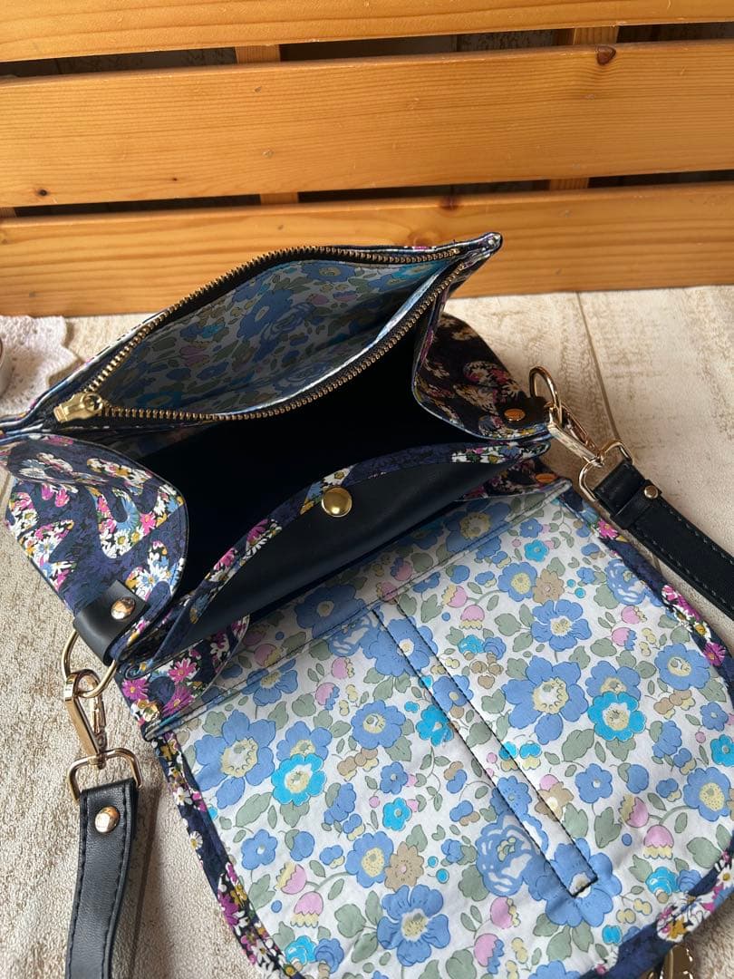 Minyonperi♡アコーディオンお財布ショルダーリバティフラワーパワー