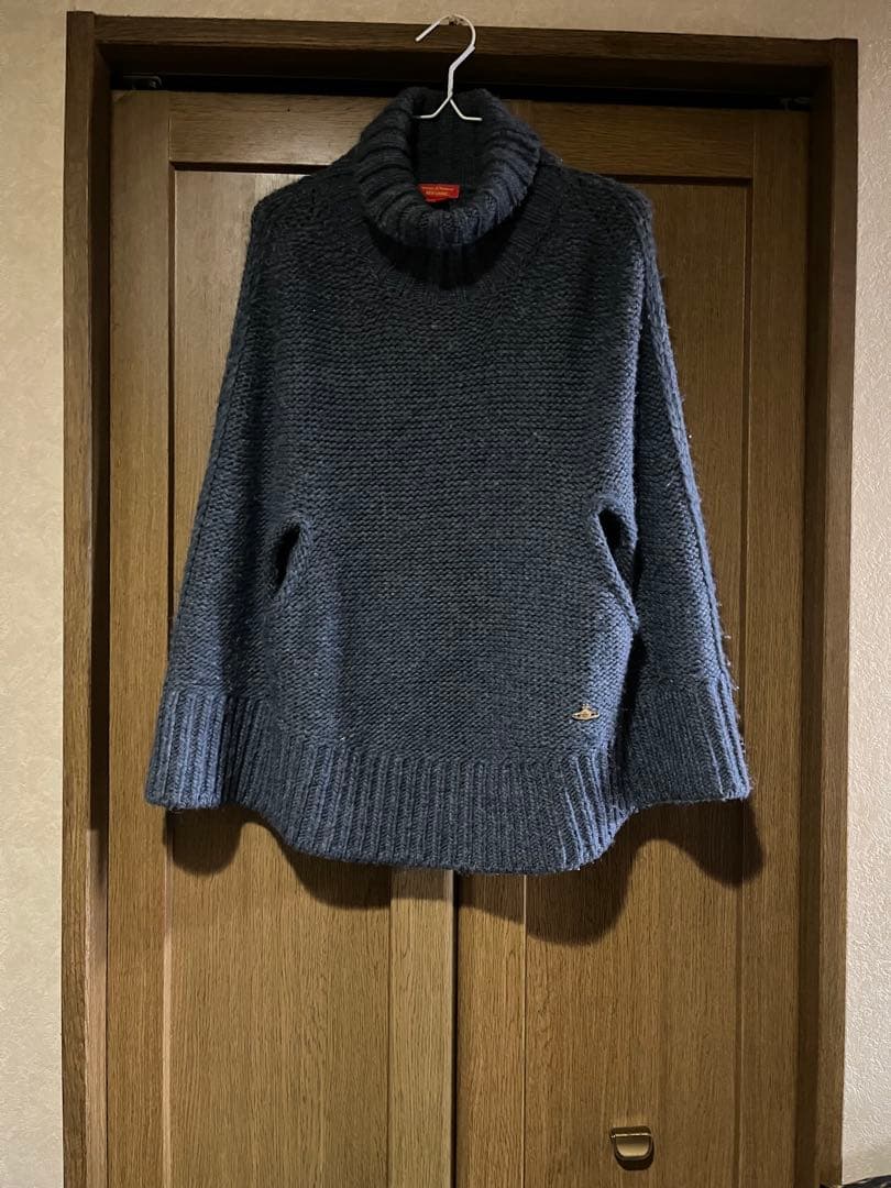 ヴィヴィアン　ハイネック　ポンチョニット