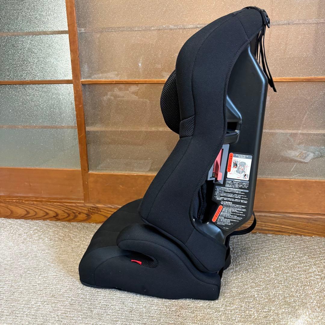 美品 コンビ　ジョイトリップエアスルーGG　黒　ジュニアシート　シートベルト