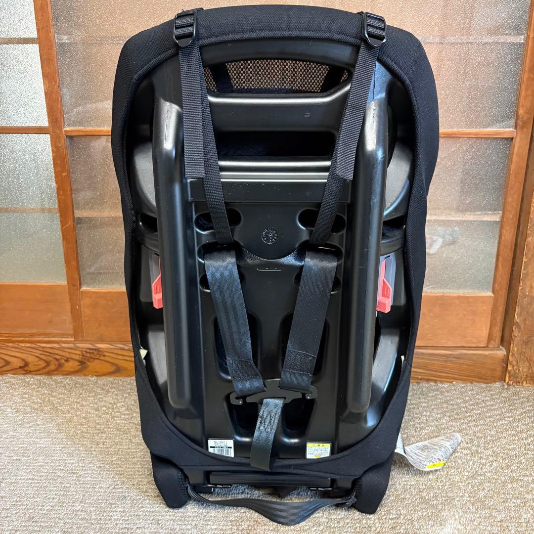 美品 コンビ　ジョイトリップエアスルーGG　黒　ジュニアシート　シートベルト