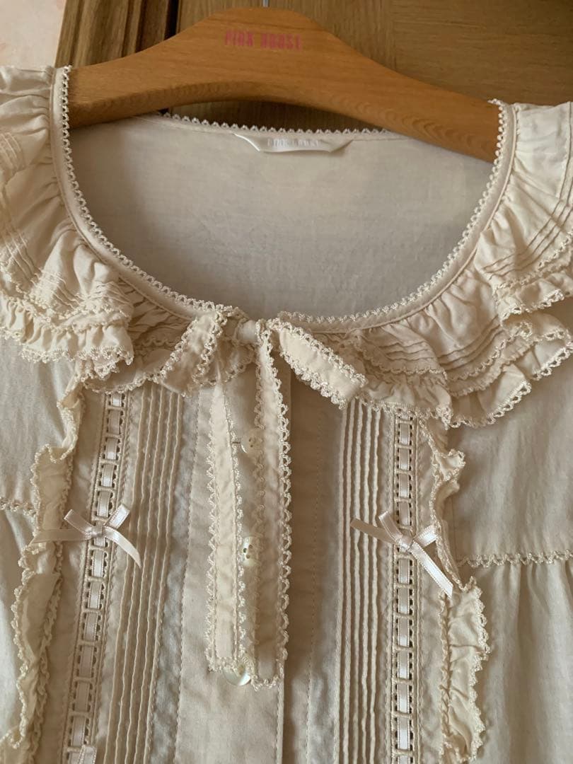 ピンクハウスの綿ローンのピコフリルとサテンリボンのついたチュニックかきなり