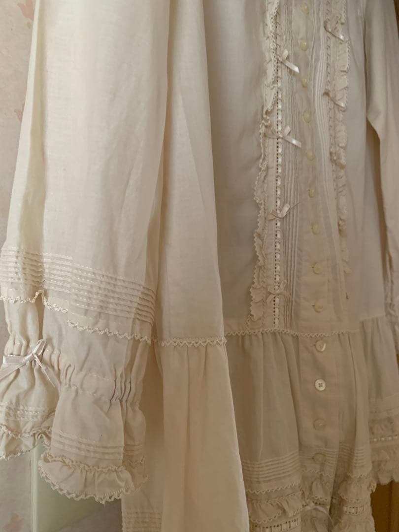 ピンクハウスの綿ローンのピコフリルとサテンリボンのついたチュニックかきなり