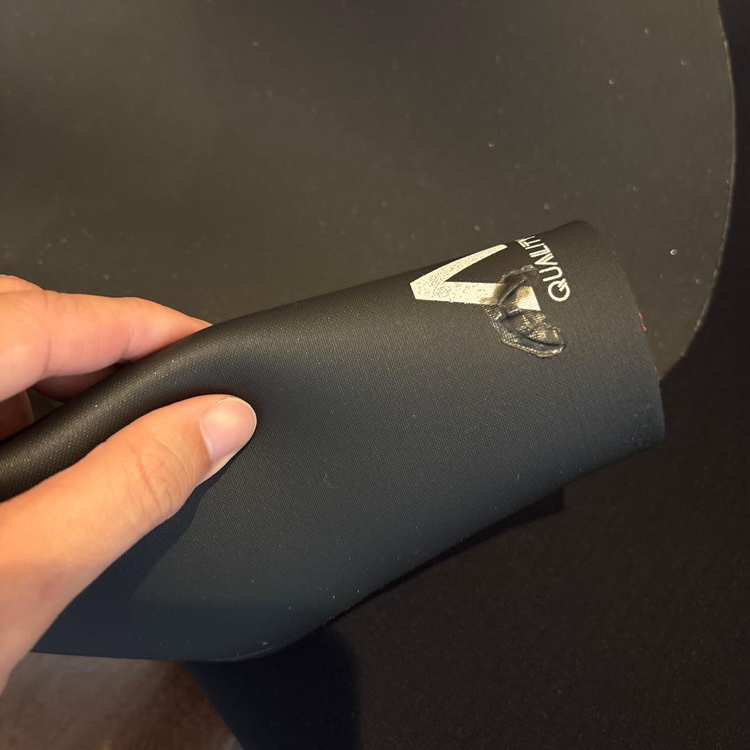 美品高級セミドライウェットスーツ5mm　AQUA ハンガー付