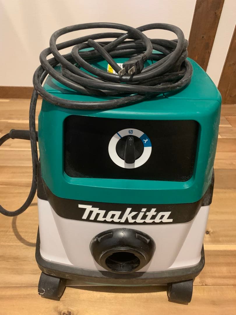 Makita 乾湿両用　集塵機　M442