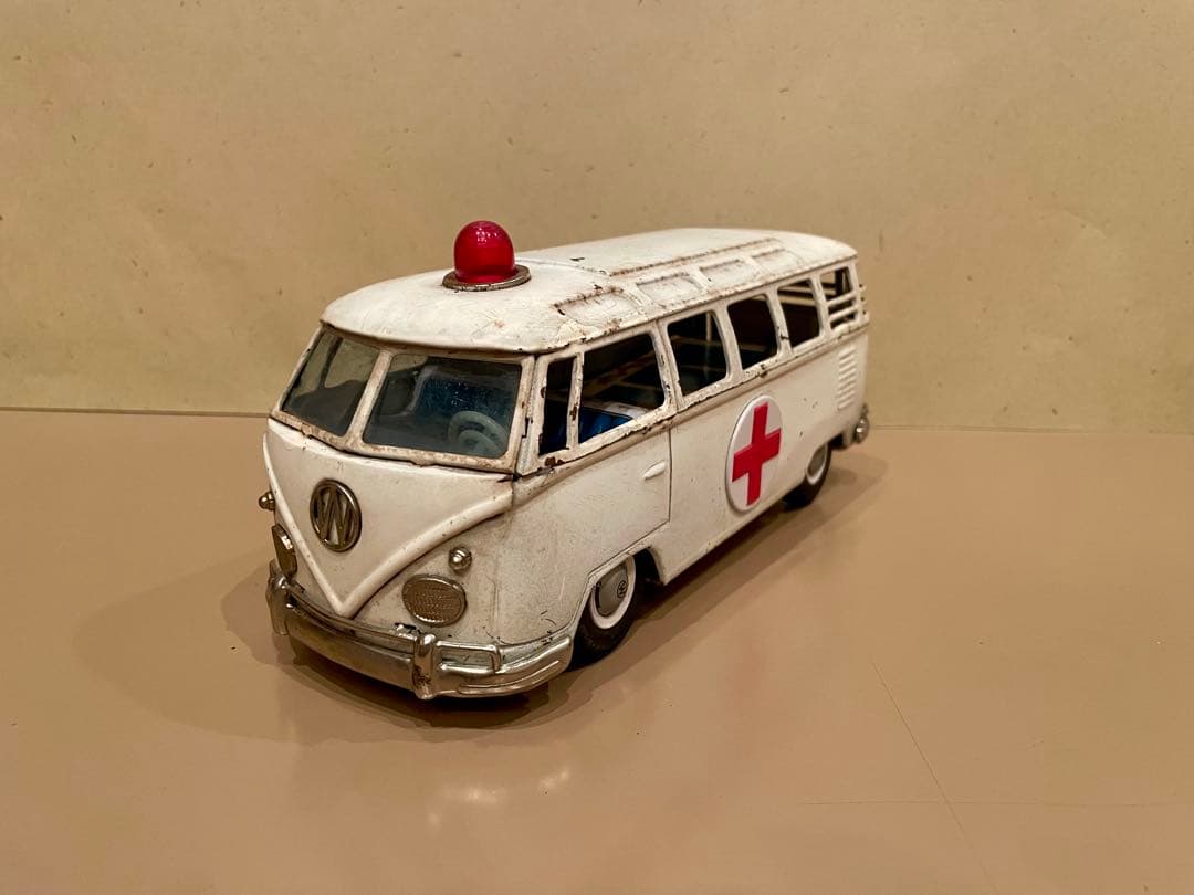 【Volkswagen】 フォルクワーゲン アンビュランス855ミニカー ブリキ