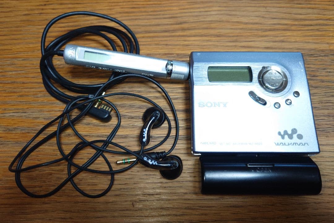 ぴ*ー様 SONY WALKMAN MDプレーヤー MZ-N920 電池ケース