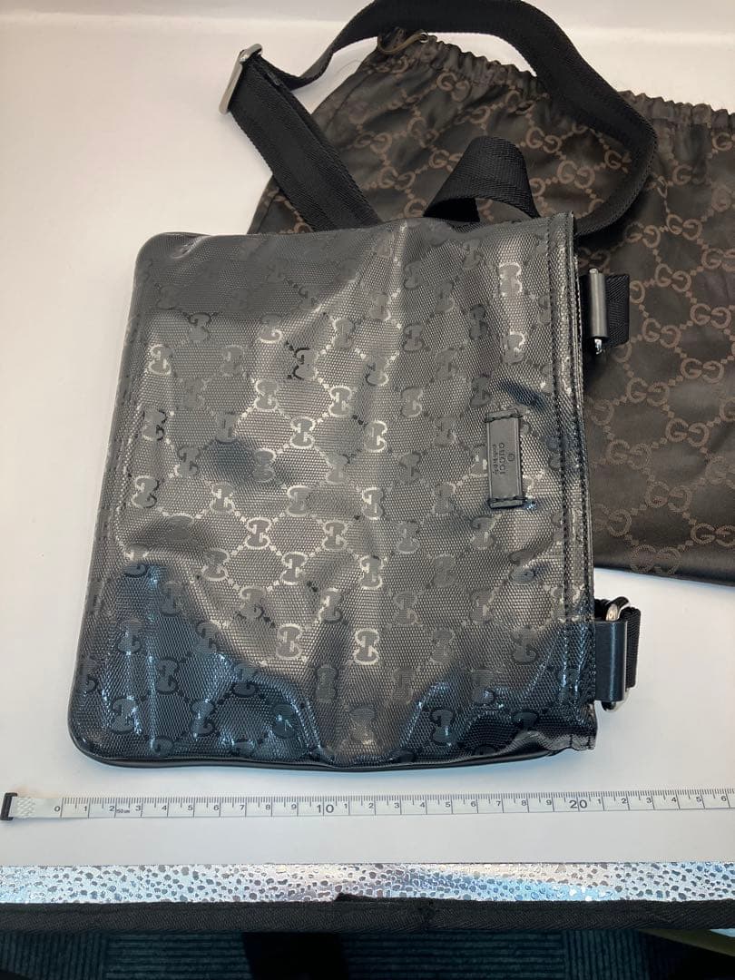 GUCCI ブラックナイロンショルダーバッグ　Y