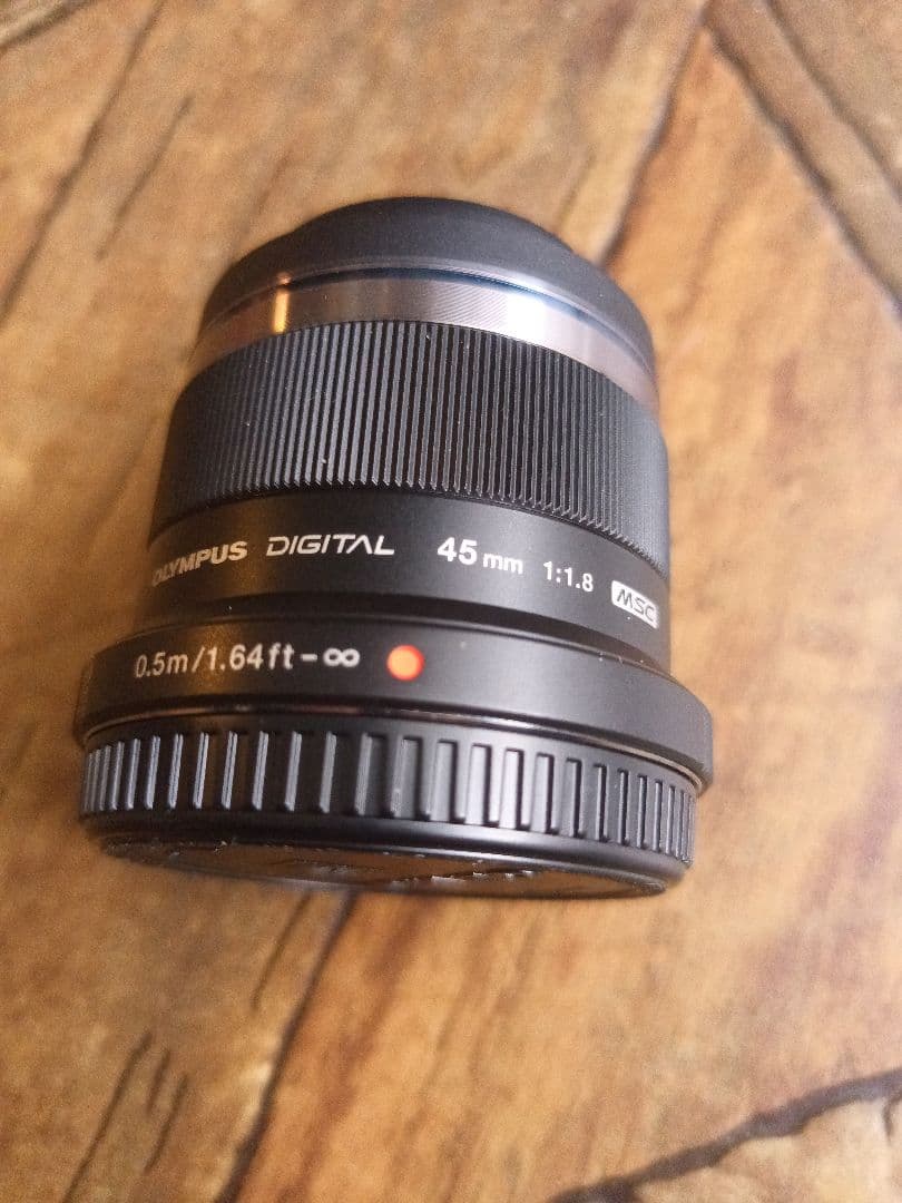 オリンパス　M.ZUIKO 45mm f1.8　ブラック