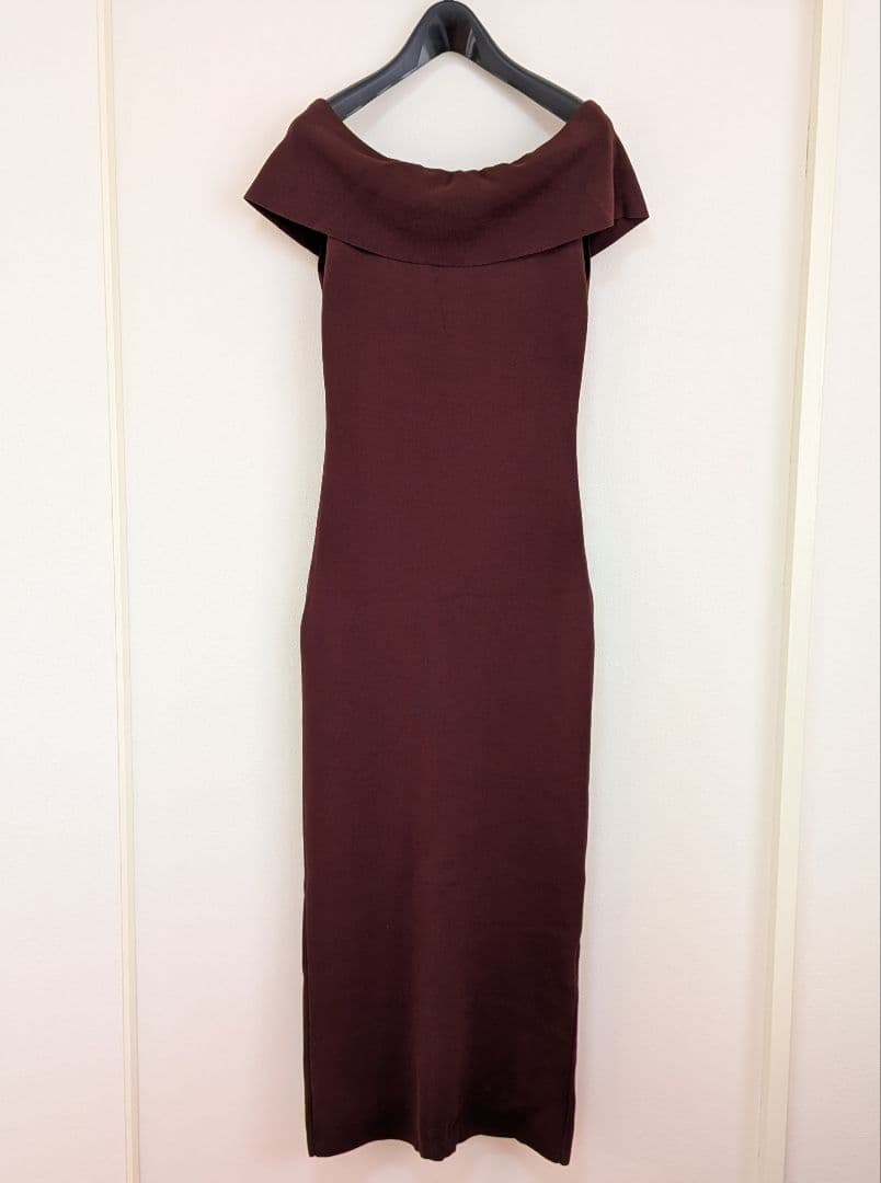 anuansアニュアンス ムーンネックニットワンピース　タイト オフショル