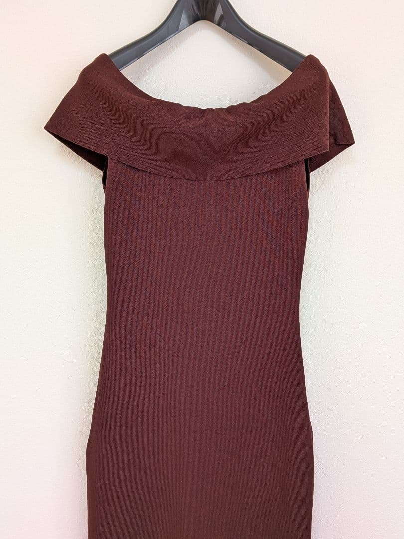 anuansアニュアンス ムーンネックニットワンピース　タイト オフショル