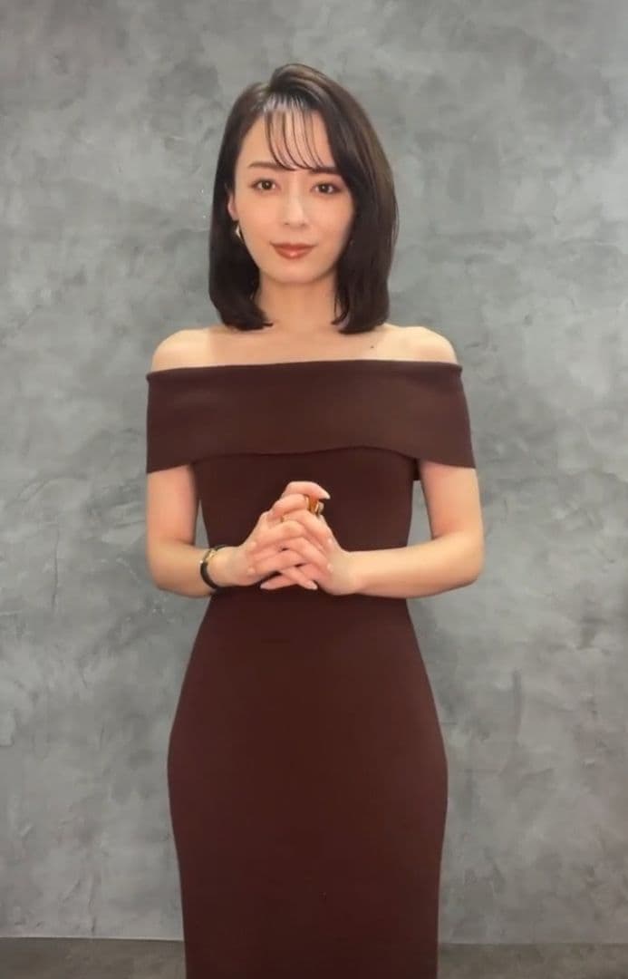 anuansアニュアンス ムーンネックニットワンピース　タイト オフショル