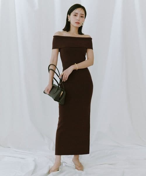 anuansアニュアンス ムーンネックニットワンピース　タイト オフショル