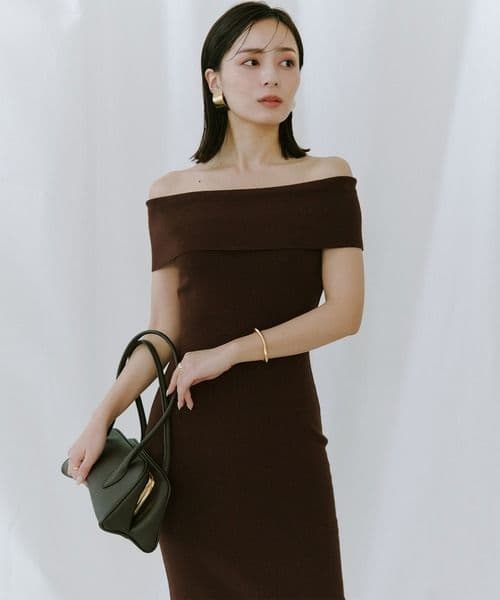 anuansアニュアンス ムーンネックニットワンピース　タイト オフショル