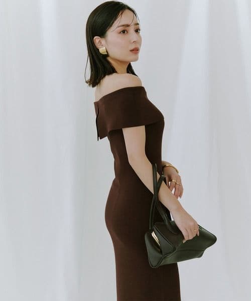 anuansアニュアンス ムーンネックニットワンピース　タイト オフショル