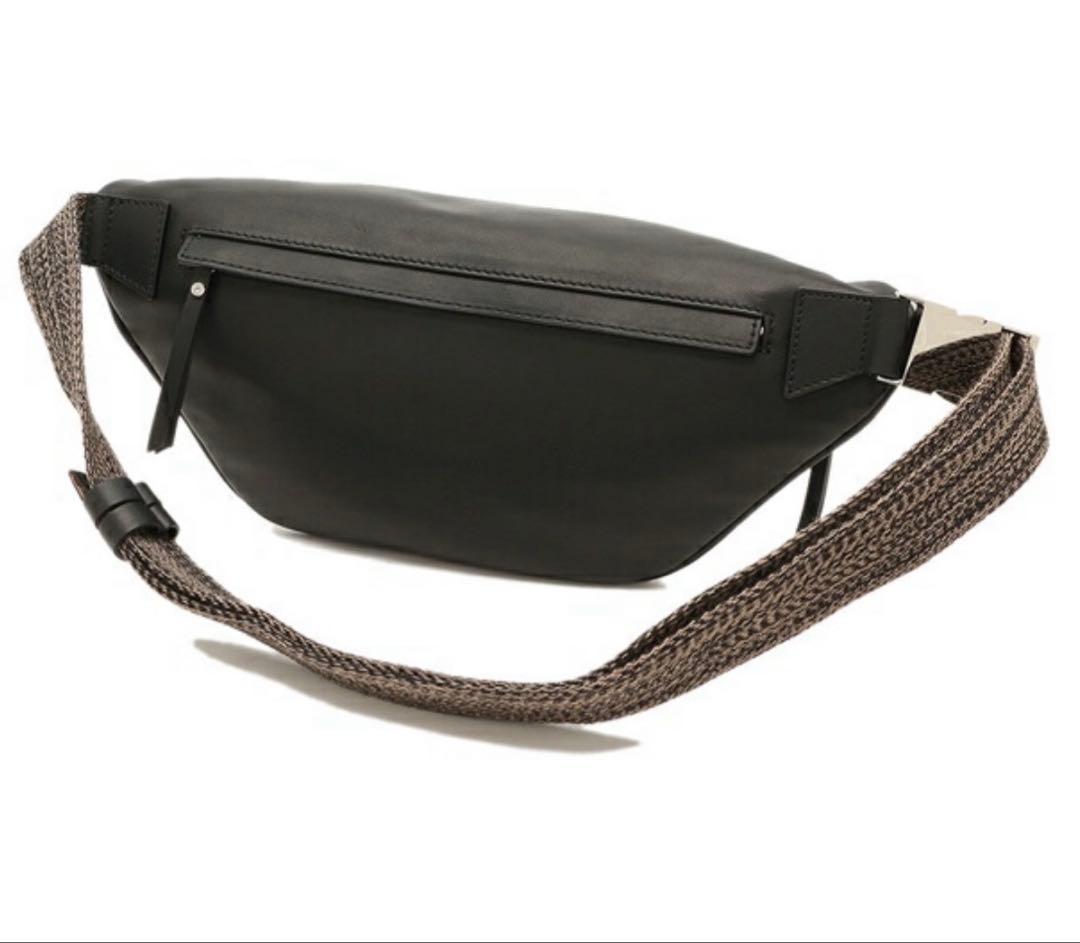 【値下げ中】ほぼ未使用GIANNI CHIARINI ボディバッグ