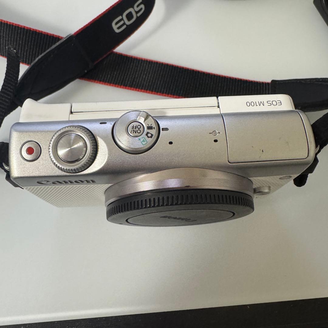 Canon EOS M100 ミラーレス一眼 ダブルズームキット　SDカード付属