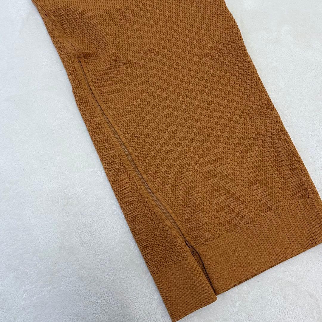 【新品✨】PINUE ジップスリットニットワンピース　M 完売品‼️定価1.6万