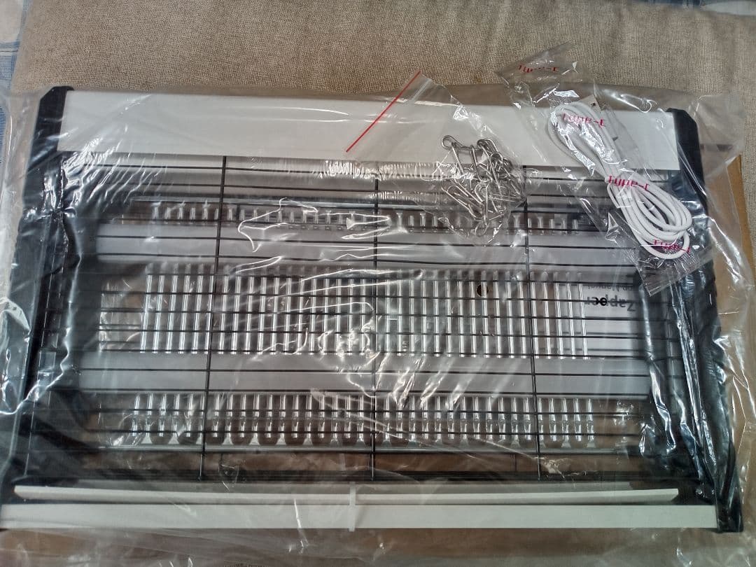 ノン。電撃殺虫器、3台。ハイパワー3200V電撃!!