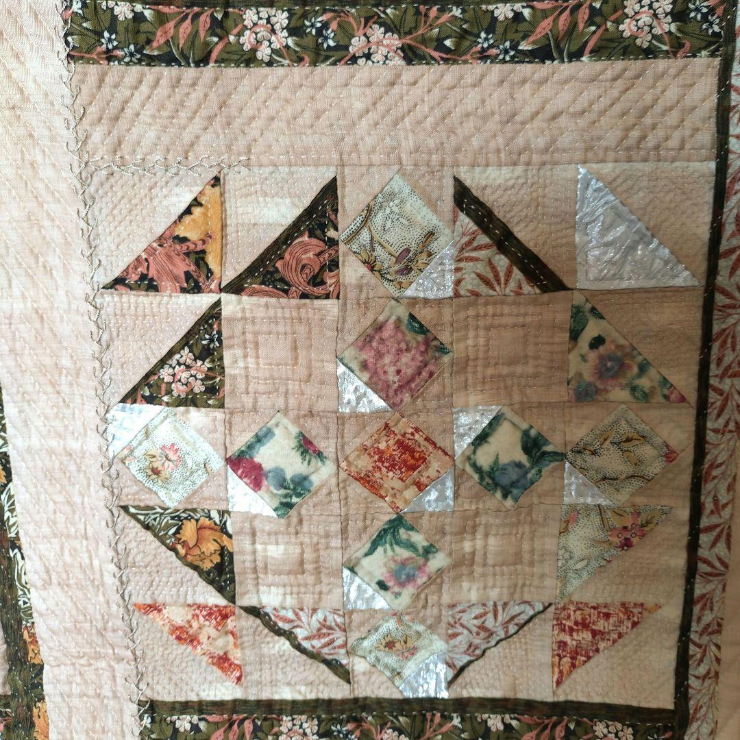 パッチワークキルト タペストリー〈モザイクの集まり〉