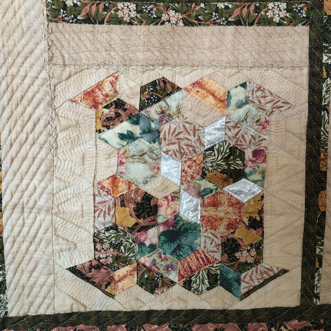 パッチワークキルト タペストリー〈モザイクの集まり〉