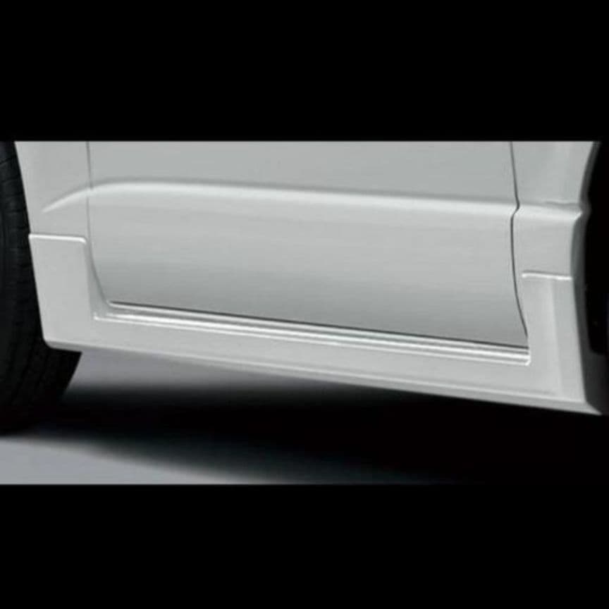 ハイエース令和５年モデリスタサイドスポイラー右側のみ（運転席側）