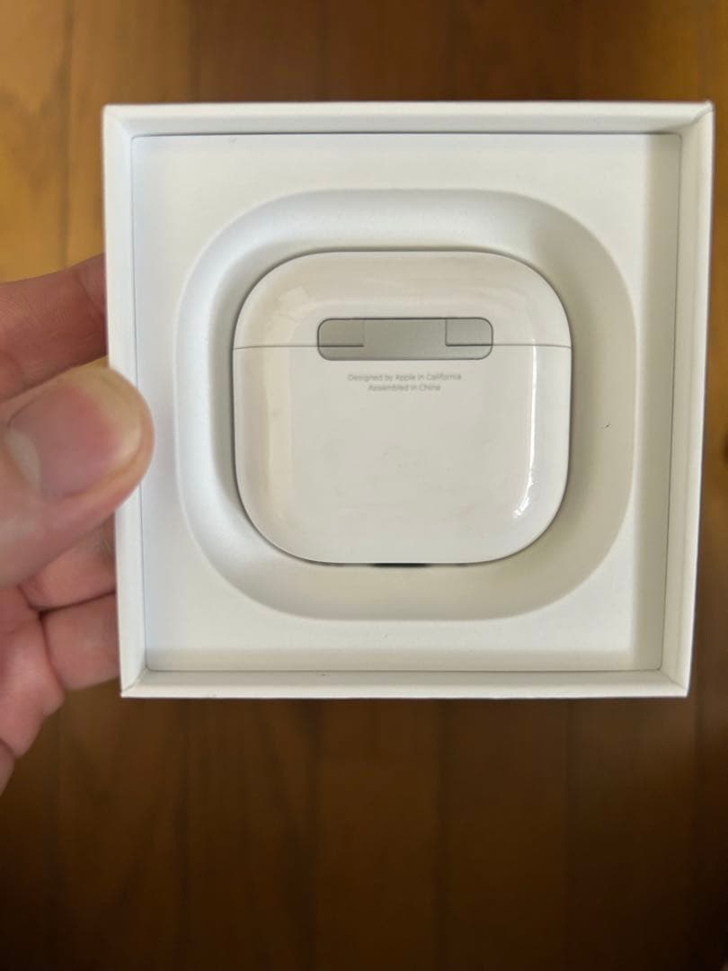 AirPods4 ノイズキャンセリング搭載　本体 充電ケース付き