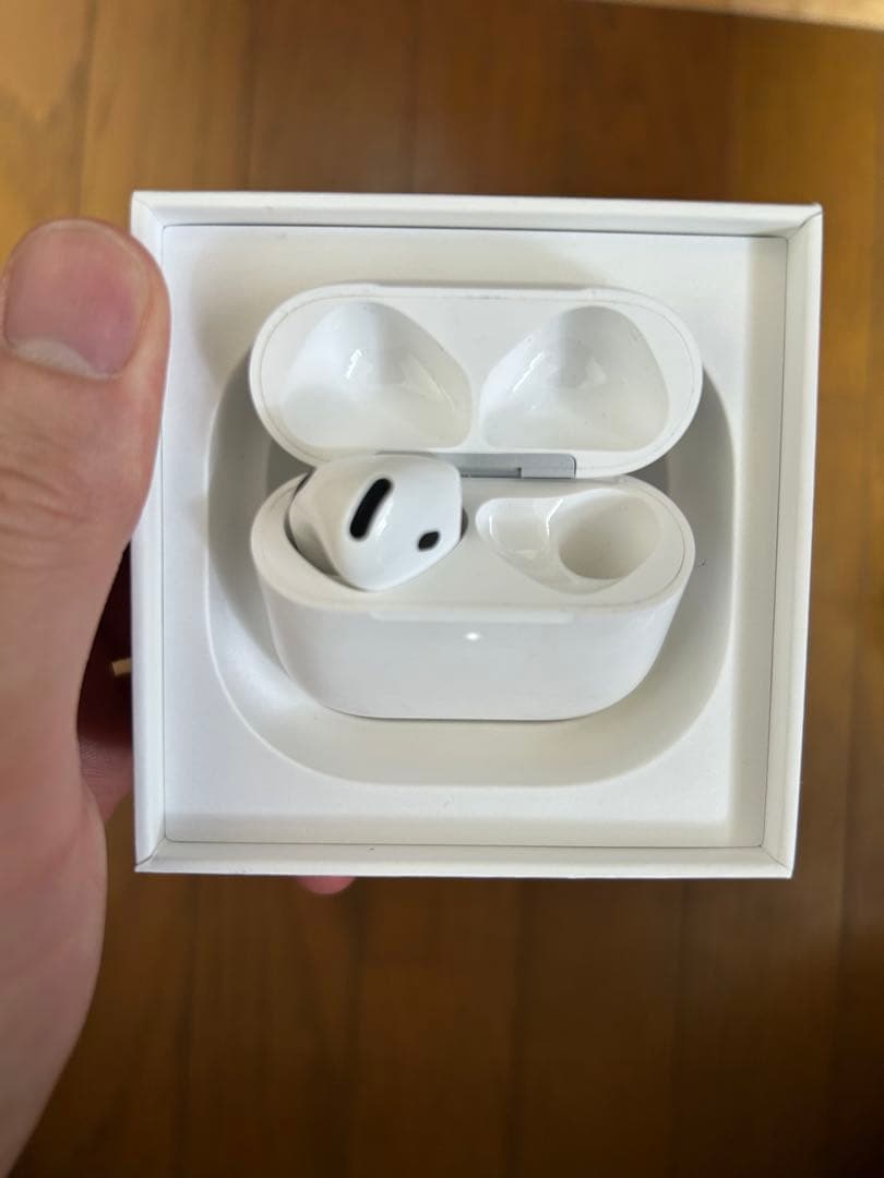 AirPods4 ノイズキャンセリング搭載　本体 充電ケース付き