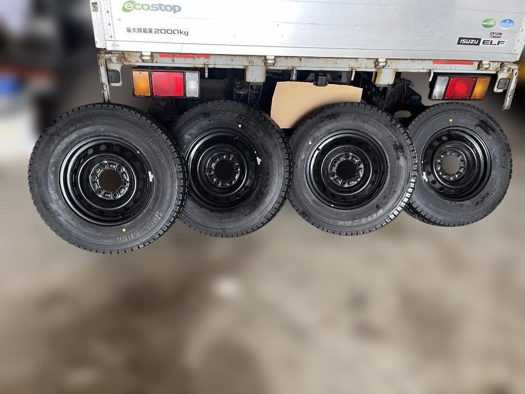 ハイエース用スタットレス BLIZZAK