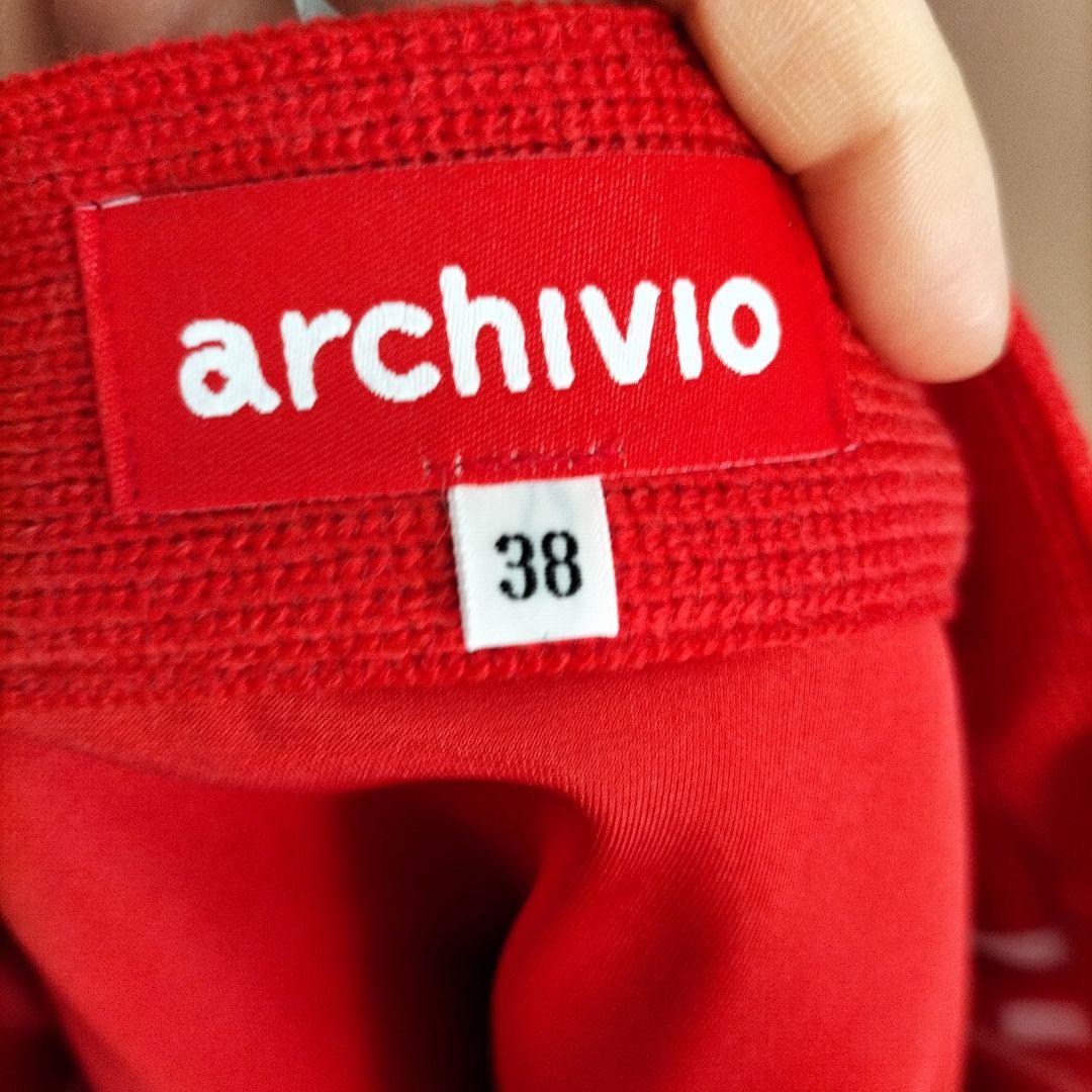 未使用赤いスカート サイドロゴテープ付き