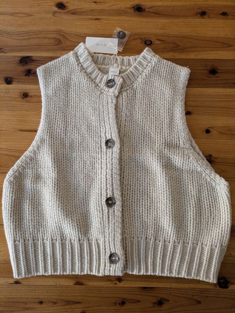 【かぐれ】ラムウールボタンニットベスト