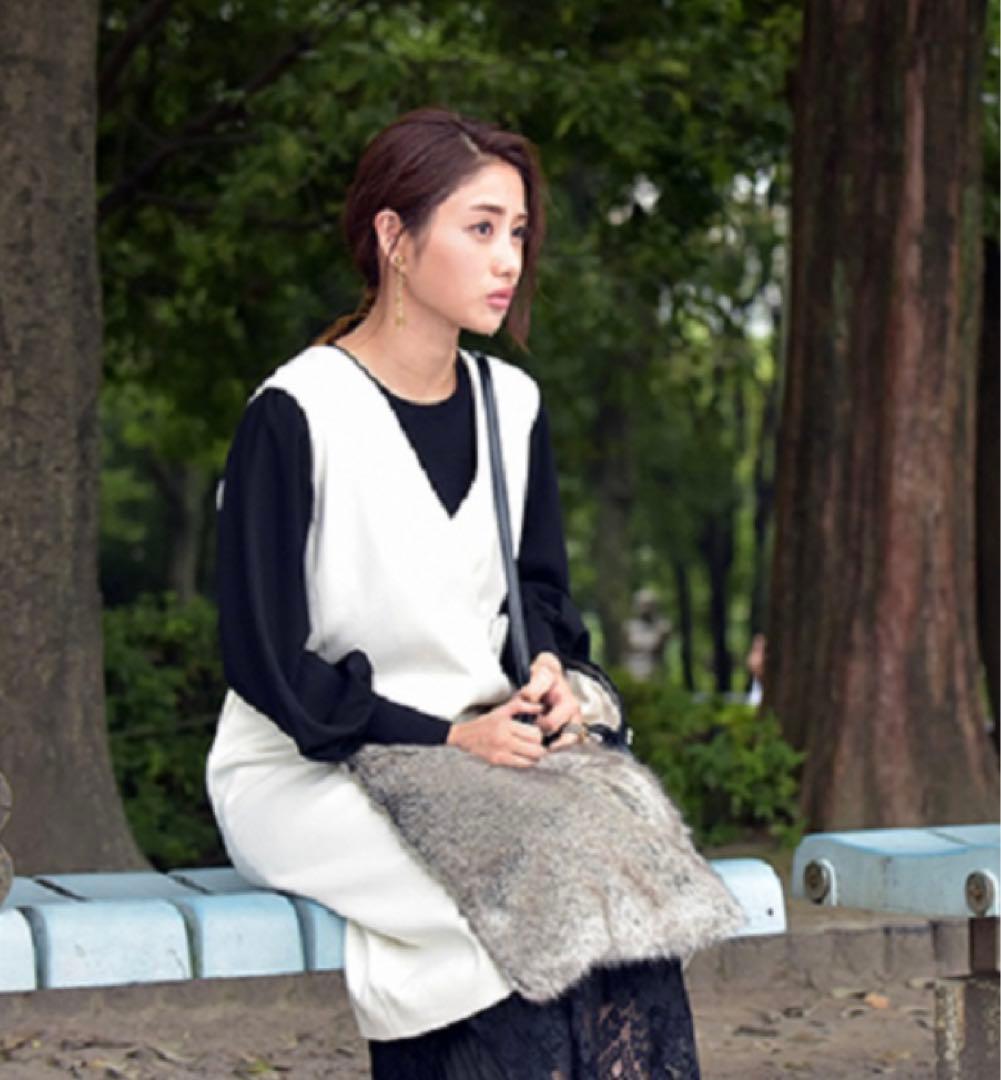 Balcony and Bed ファーコンビジレ 校閲ガール 石原さとみ着用