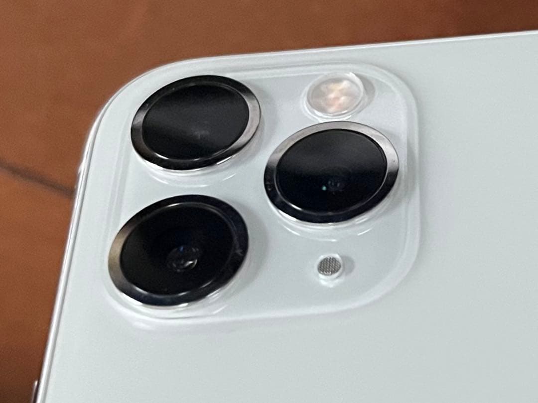 iPhone 11 Pro 64GB シルバー 付属品完備 純正ケース付