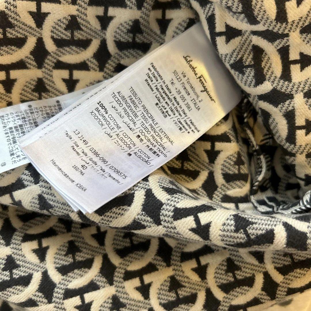 美品　フェラガモ幾何学模様 （ガンチーニ）タイトスカート ラム革ベルト風付き