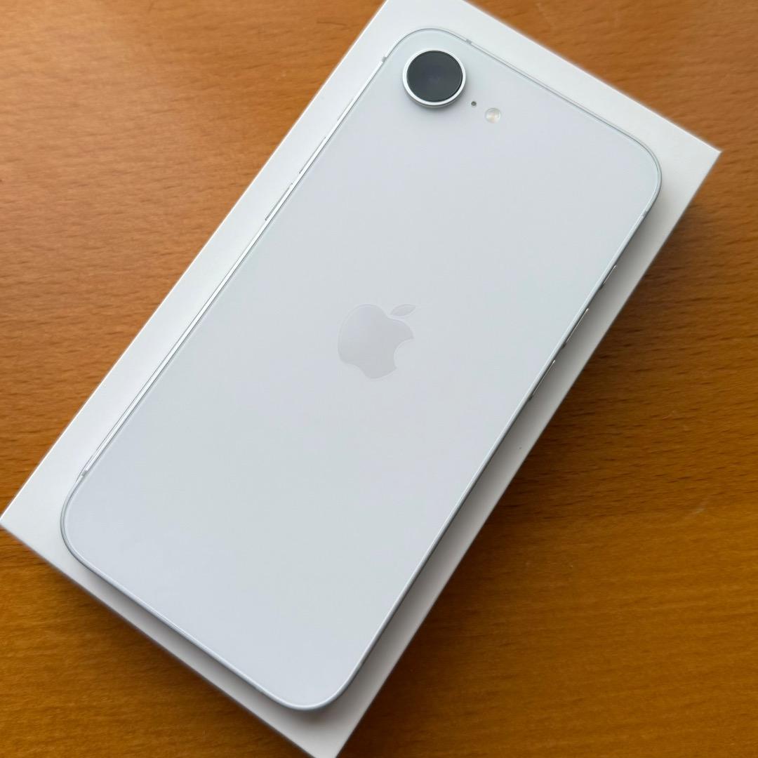【美品】iPhone 16e 128GB ホワイト SIMフリーApple購入品