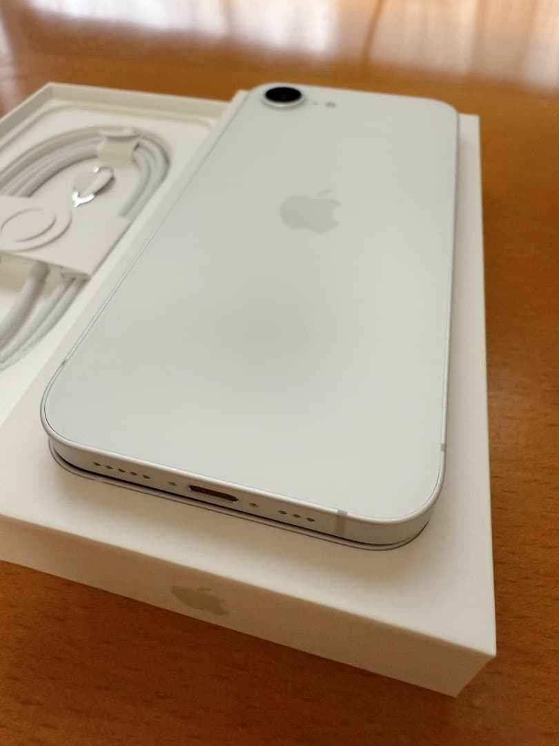 【美品】iPhone 16e 128GB ホワイト SIMフリーApple購入品